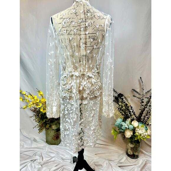Le Rose Maya Lace Mid Thigh Open Front Robe White S/M - Picture 11 of 16